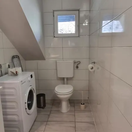 Apartmaji Medved, Brezplacno Parkiranje アパート